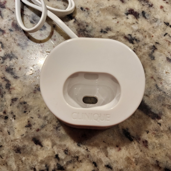 CLINIQUE SONIC SYSTEM Purifying Cleansing Brush - Picture 7 of 9